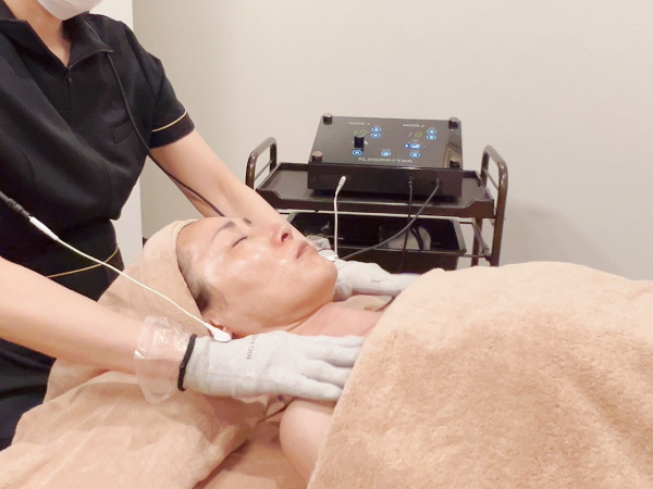 大阪平野区、プラズマフェイシャル【シワ/シミ/毛穴特化】デコルテ施術写真